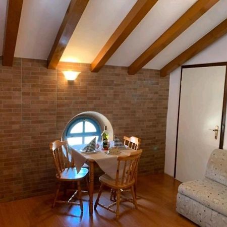 Lovely Studio Apartments Mali Raj فيرسار المظهر الخارجي الصورة