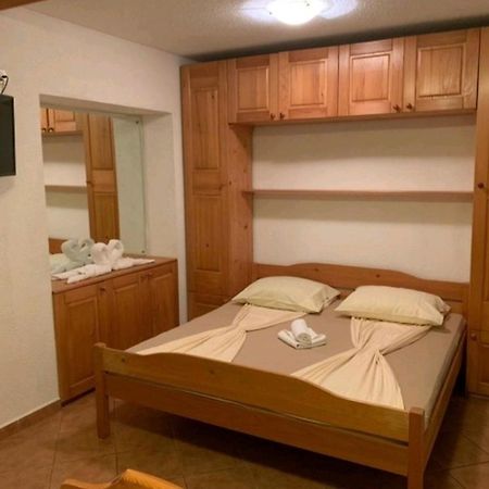 Lovely Studio Apartments Mali Raj فيرسار المظهر الخارجي الصورة