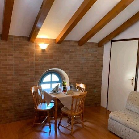 Lovely Studio Apartments Mali Raj فيرسار المظهر الخارجي الصورة