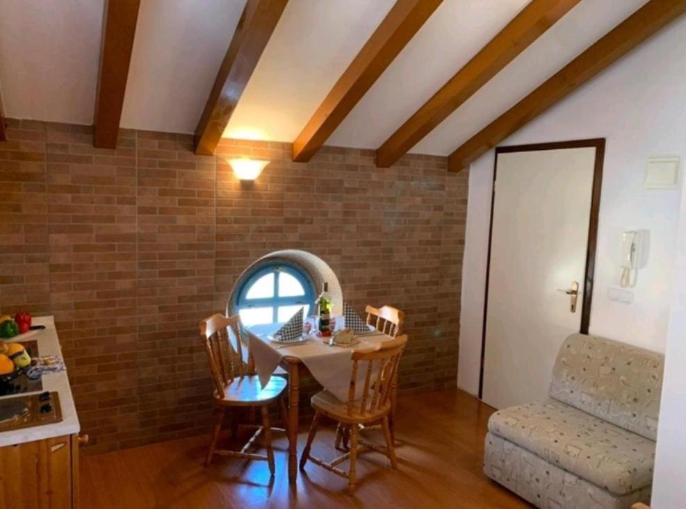 Lovely Studio Apartments Mali Raj فيرسار المظهر الخارجي الصورة