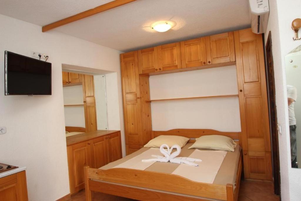 Lovely Studio Apartments Mali Raj فيرسار المظهر الخارجي الصورة