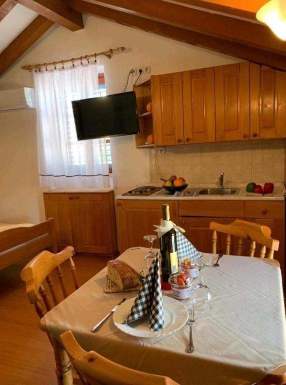 Lovely Studio Apartments Mali Raj فيرسار المظهر الخارجي الصورة