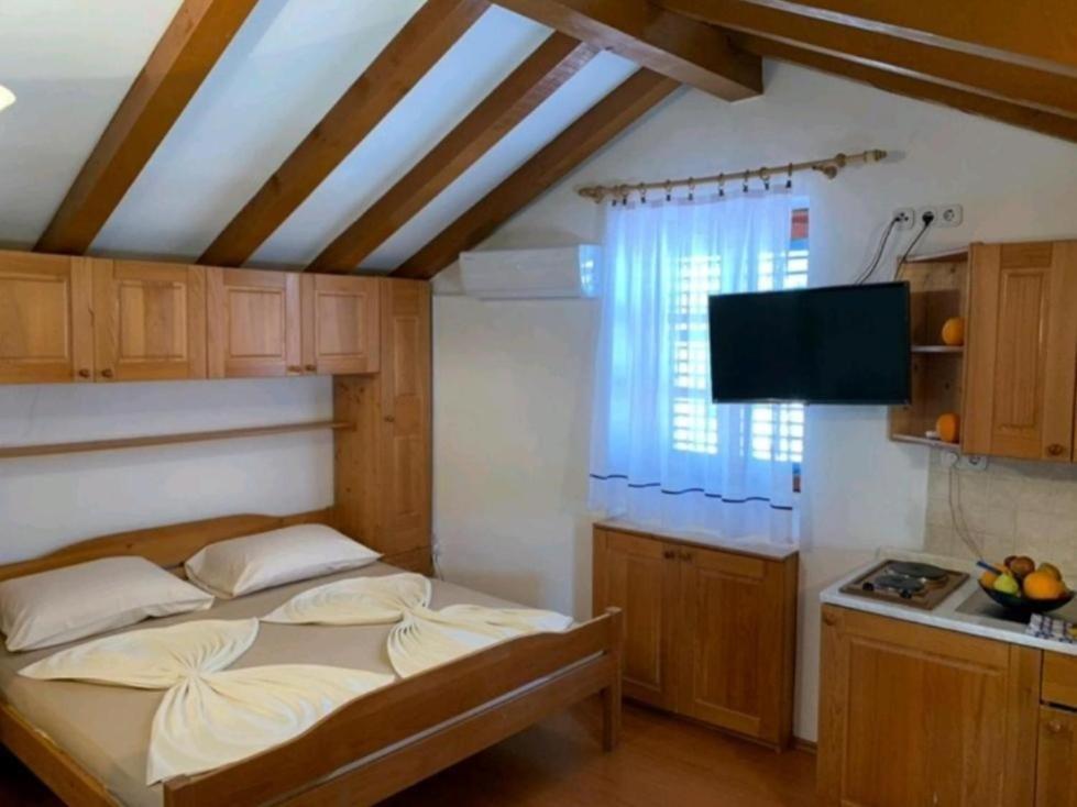 Lovely Studio Apartments Mali Raj فيرسار المظهر الخارجي الصورة